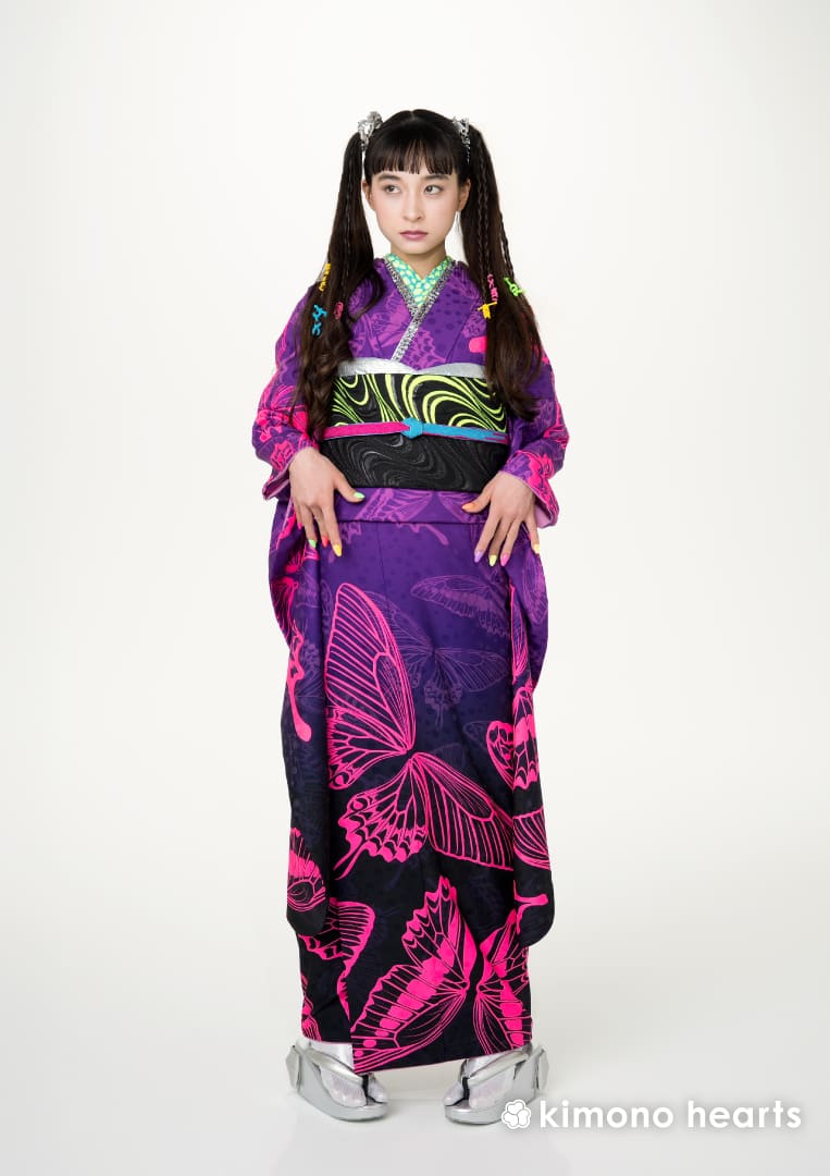 Street＆Co.】KH-556｜紫色にビビッドピンクの蝶々。個性派振袖で自分