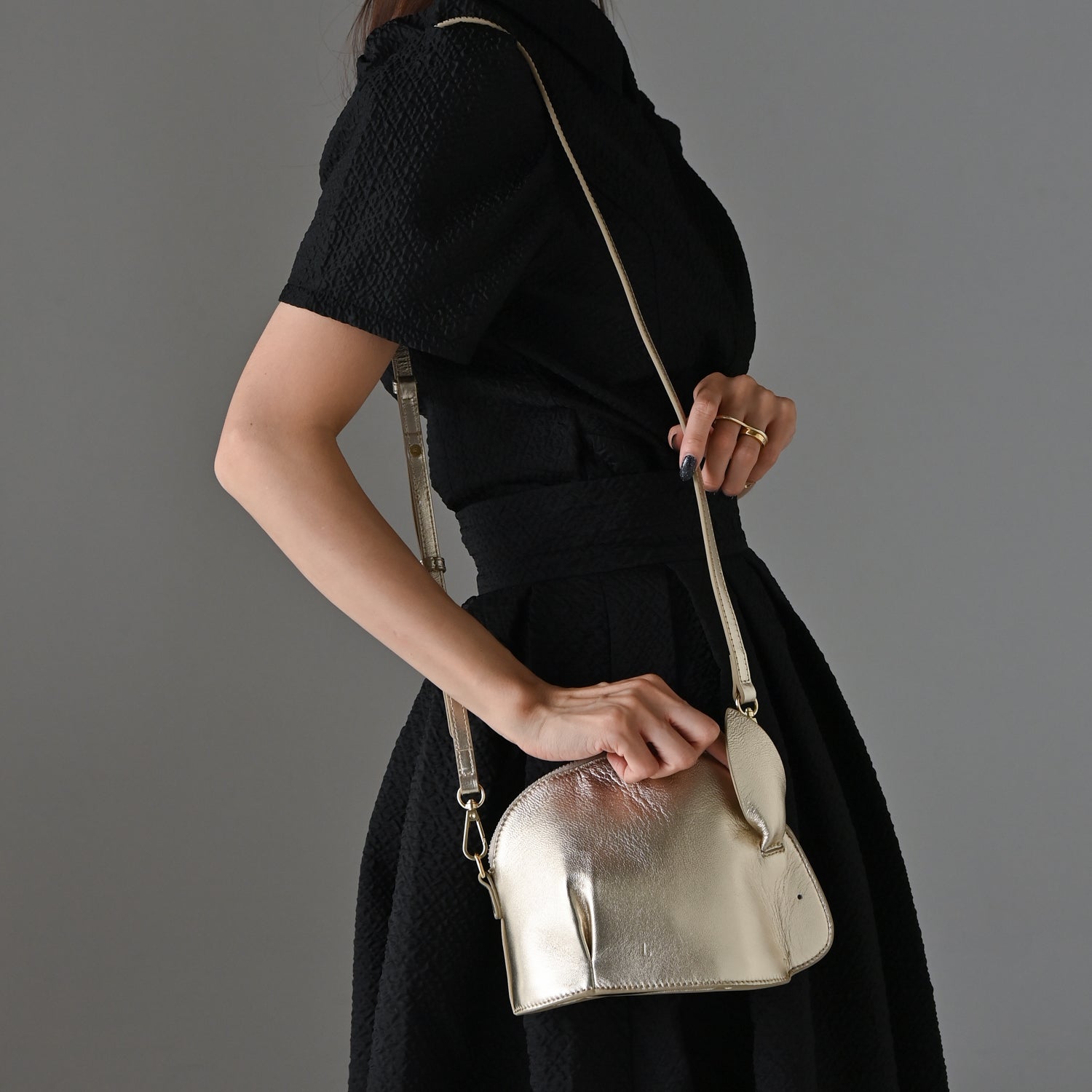 Usagi leather pouch shoulder bag – pourL-onlinestore