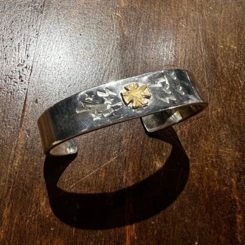 STOP LIGHT アイアンクロスバングル | POWWOW Trading Post