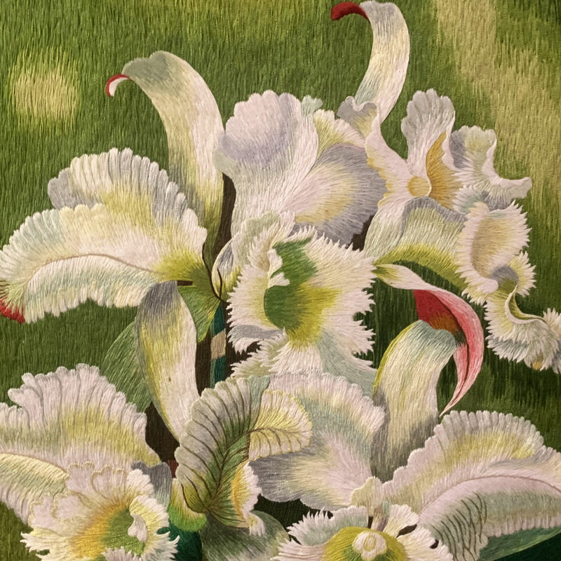 ベトナム シルク刺繍絵 Mr. クオック・スー作品 ホワイトフラワー 額付