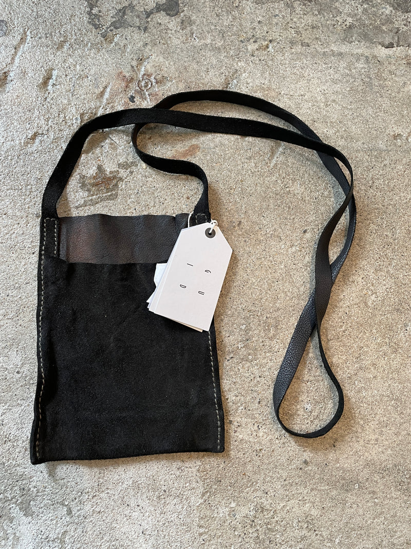 GUIDI : PKT1 SOFT HORSE REVERSE,PASSPORT BAG COL:BLKT – prasthana