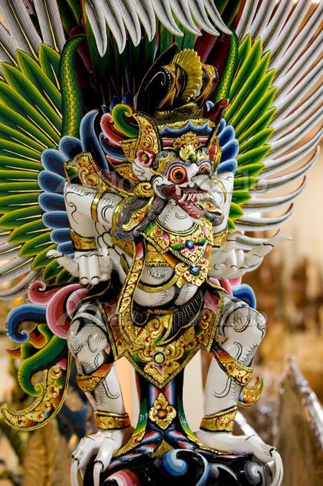 ガルーダの木彫り バリ島 インドネシア [5148389]の写真素材 - アフロ