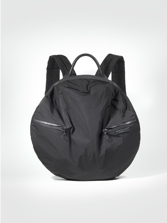 Y's、côte & cielとのコラボレーションバックパックを再発売 | 株式