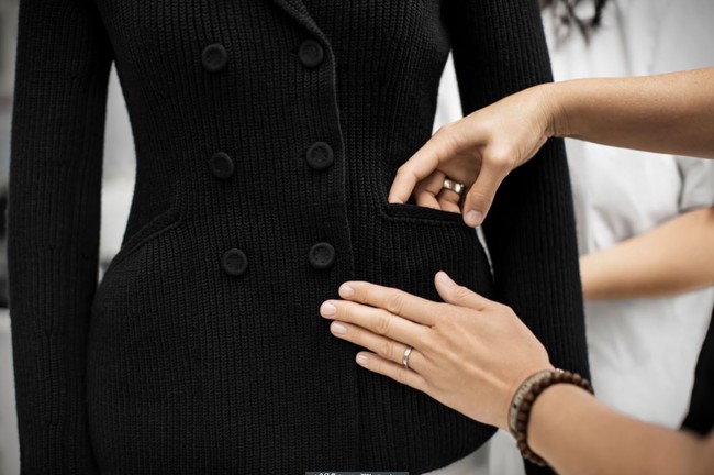 DIOR】「バー」ジャケット最新作がニットバージョンで登場