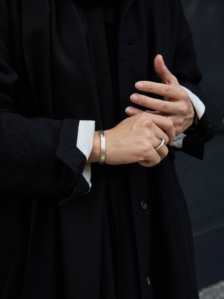 STILL Curve Bangle – PRY