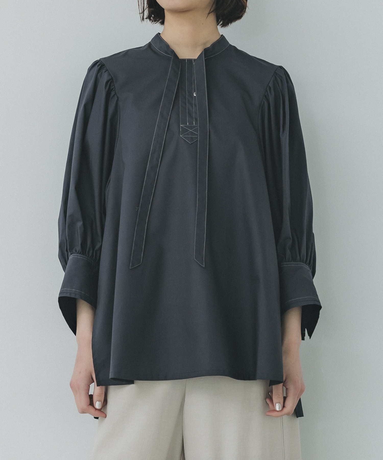 ビッグスリーブタイプライターブラウス(1 DARK GREY): : ウィメンズ