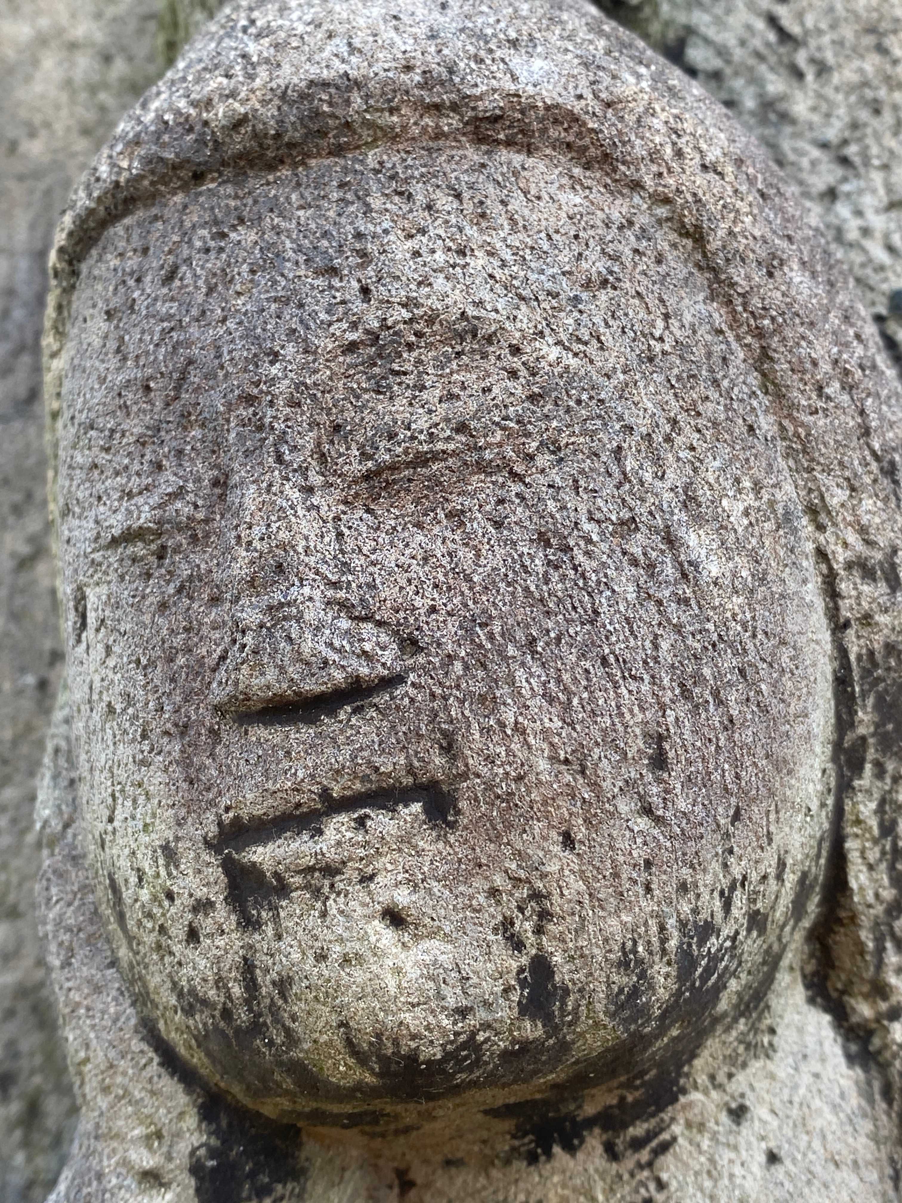 首なし地蔵の石仏（如意輪観音菩薩坐像） 八王子市石川町 - 村内伸弘の