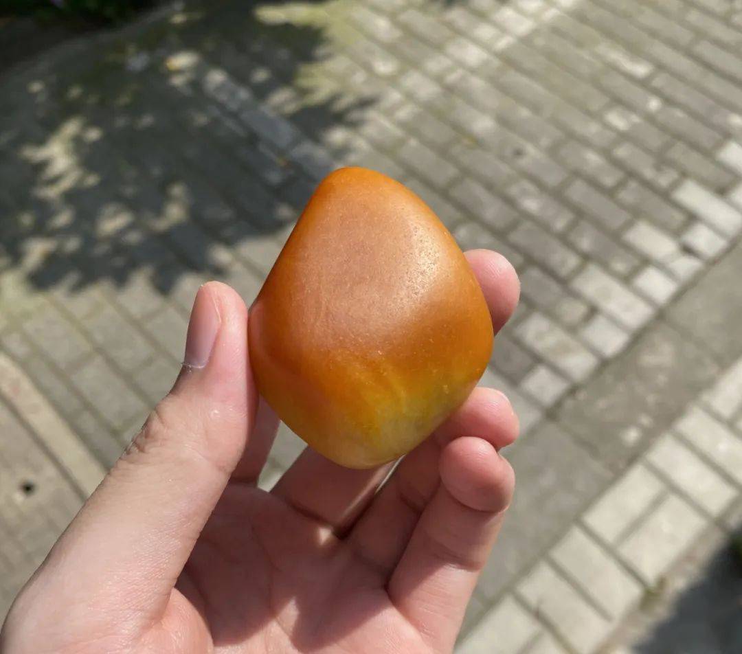 糟透了，本以为值128万的黄玉竟是假的，老玩家都看走眼了和田玉鉴定