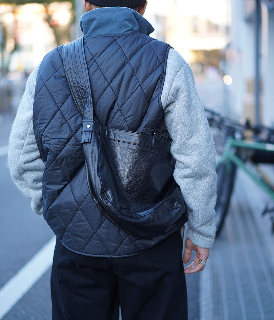 CCU NEWS PAPER BAG M [COW SKIN / BLACK] - Fresh Service NECESSARY