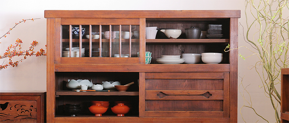 日本の伝統美溢れる家具、水屋箪笥とはどんな箪笥？