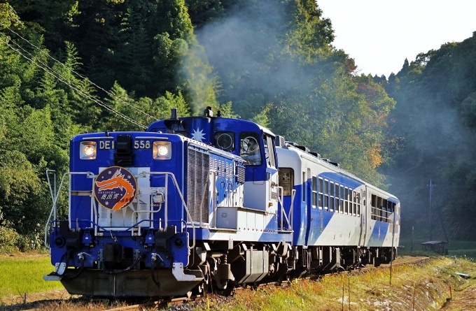 JR西日本 国鉄DE15形ディーゼル機関車 奥出雲おろち号 DE15-2558 出雲