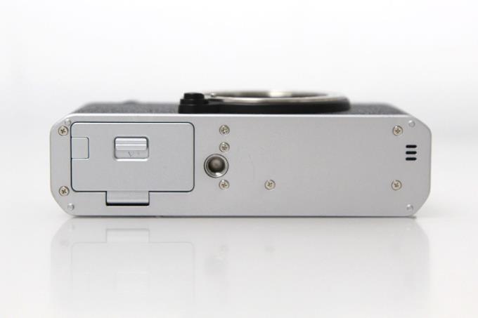 FUJIFILM X-E4 ボディ シルバー A518-2O4 | 富士フイルム | ミラーレス