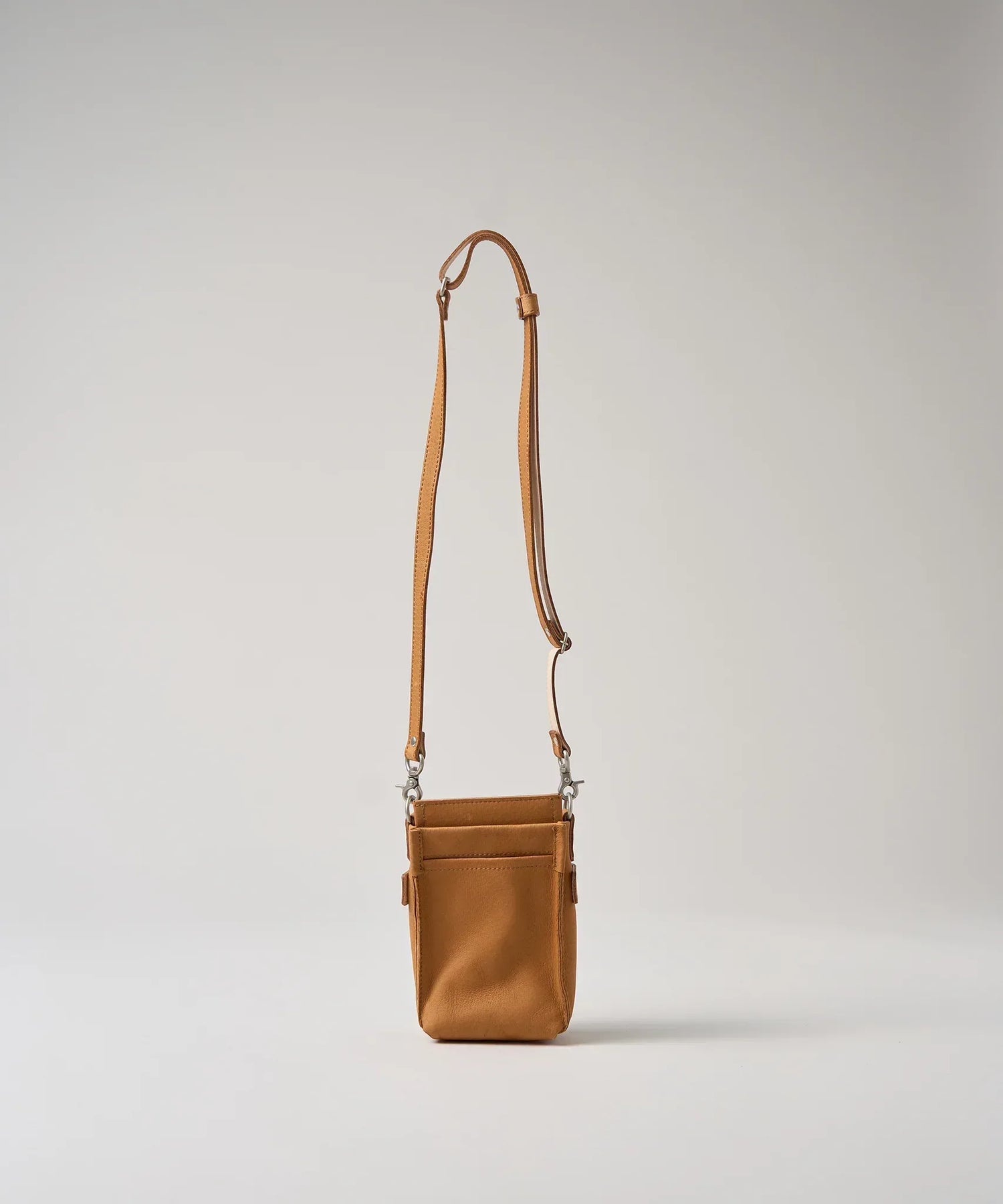 経年変化を楽しむ豚革シザーバッグ - 柔らかくてシンプルなデザイン – REN