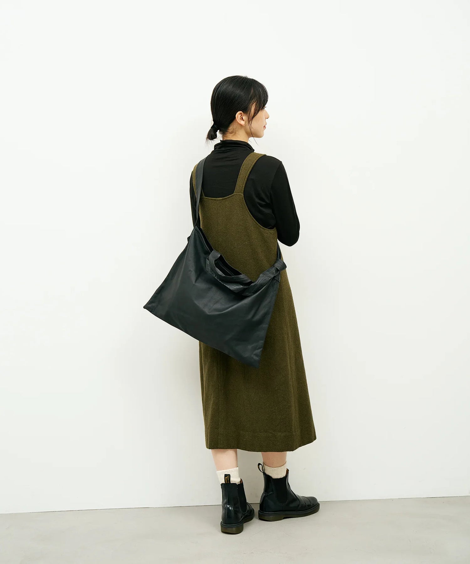 通勤や日常使いに最適な2wayやぎ革トートバッグ - A4も入る軽量