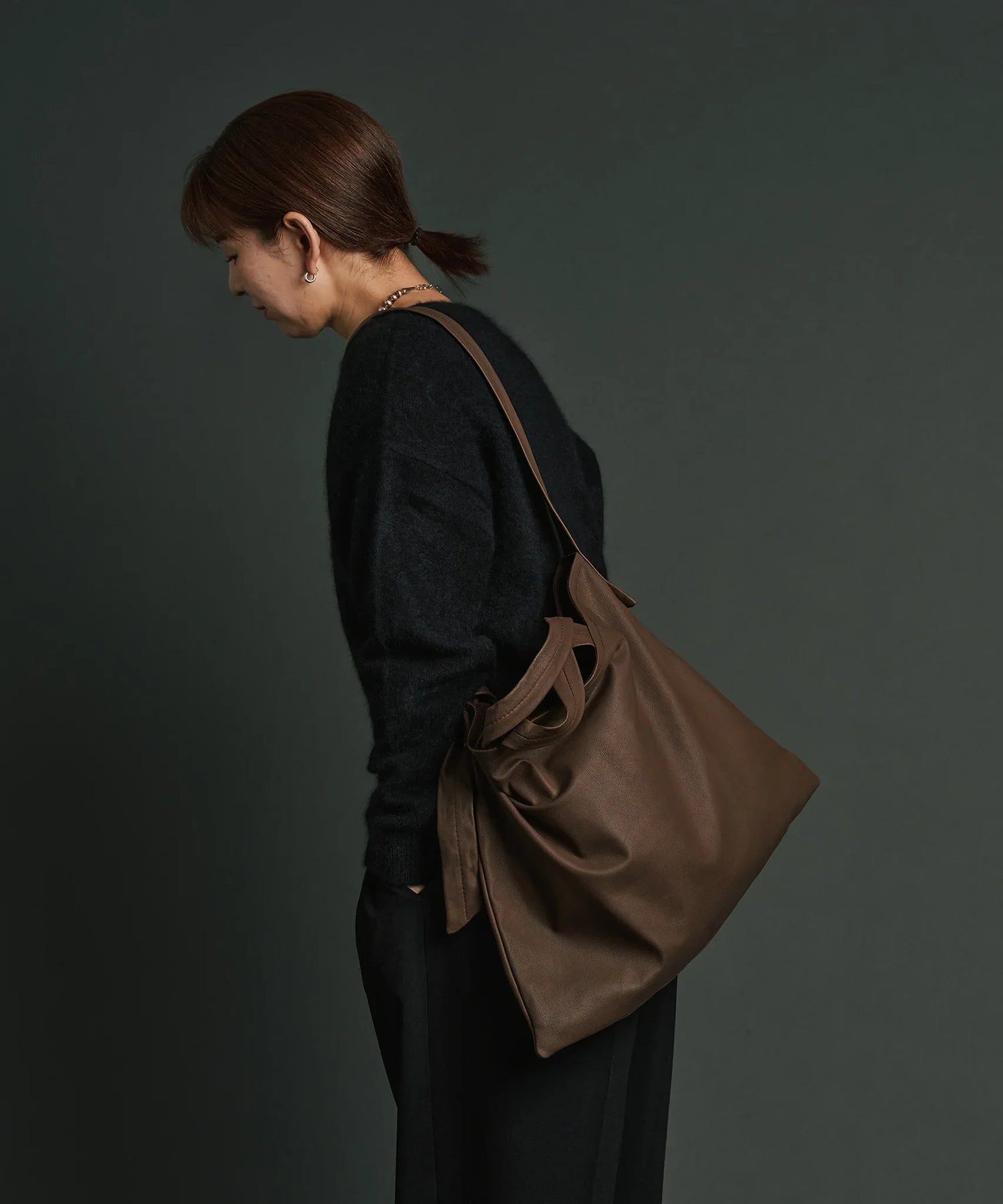 REN】《ショルダーバッグ》軽くて柔らかい、2way仕様のスクエア型