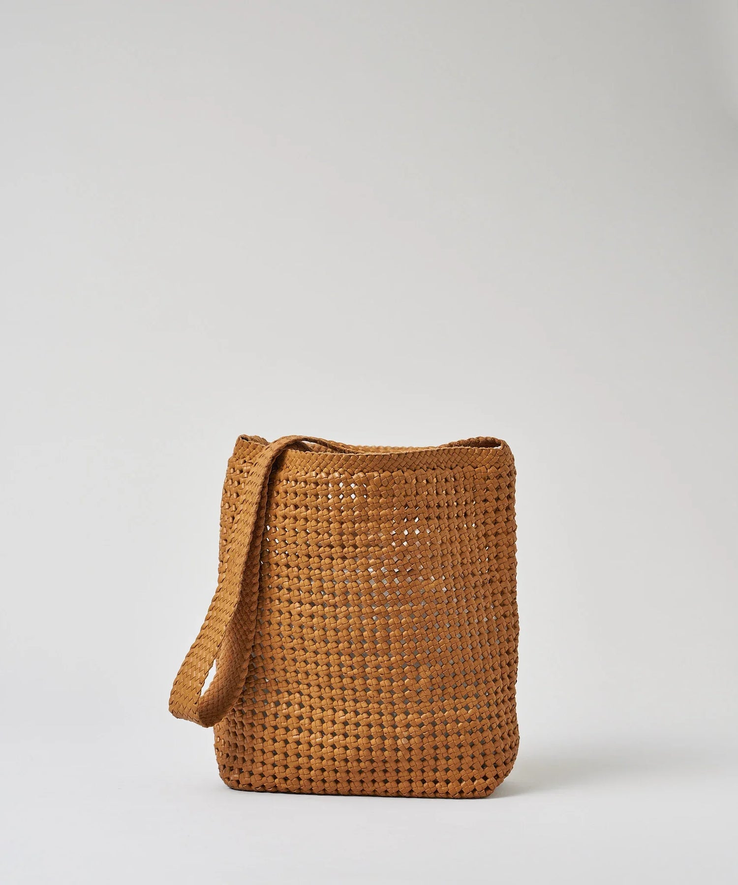 シンプルで機能的なやぎ革メッシュショルダーバッグ - 使うほどに