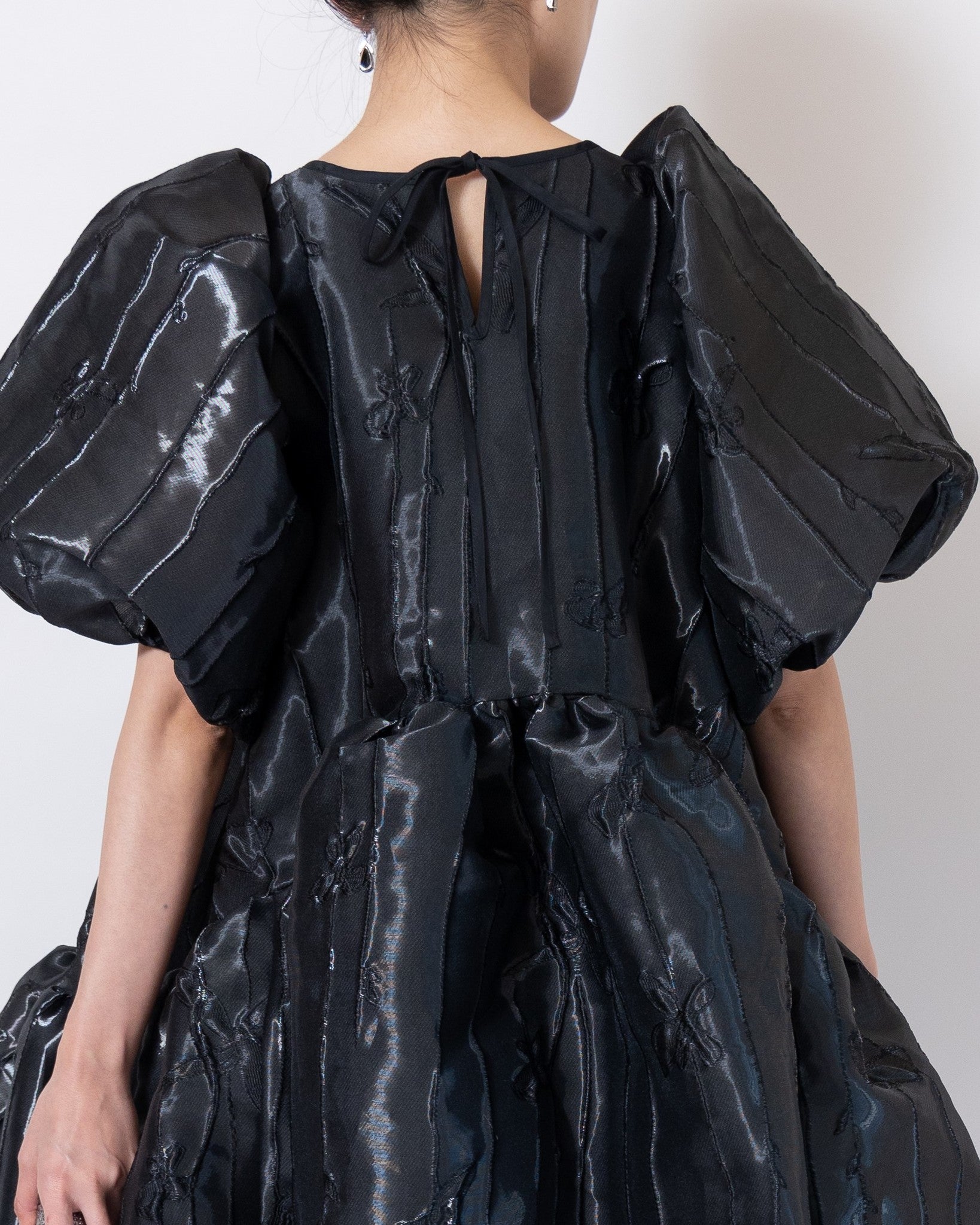 Cecilie Bahnsen 結婚式・パーティードレス｜ブラックの刺繍ドレス