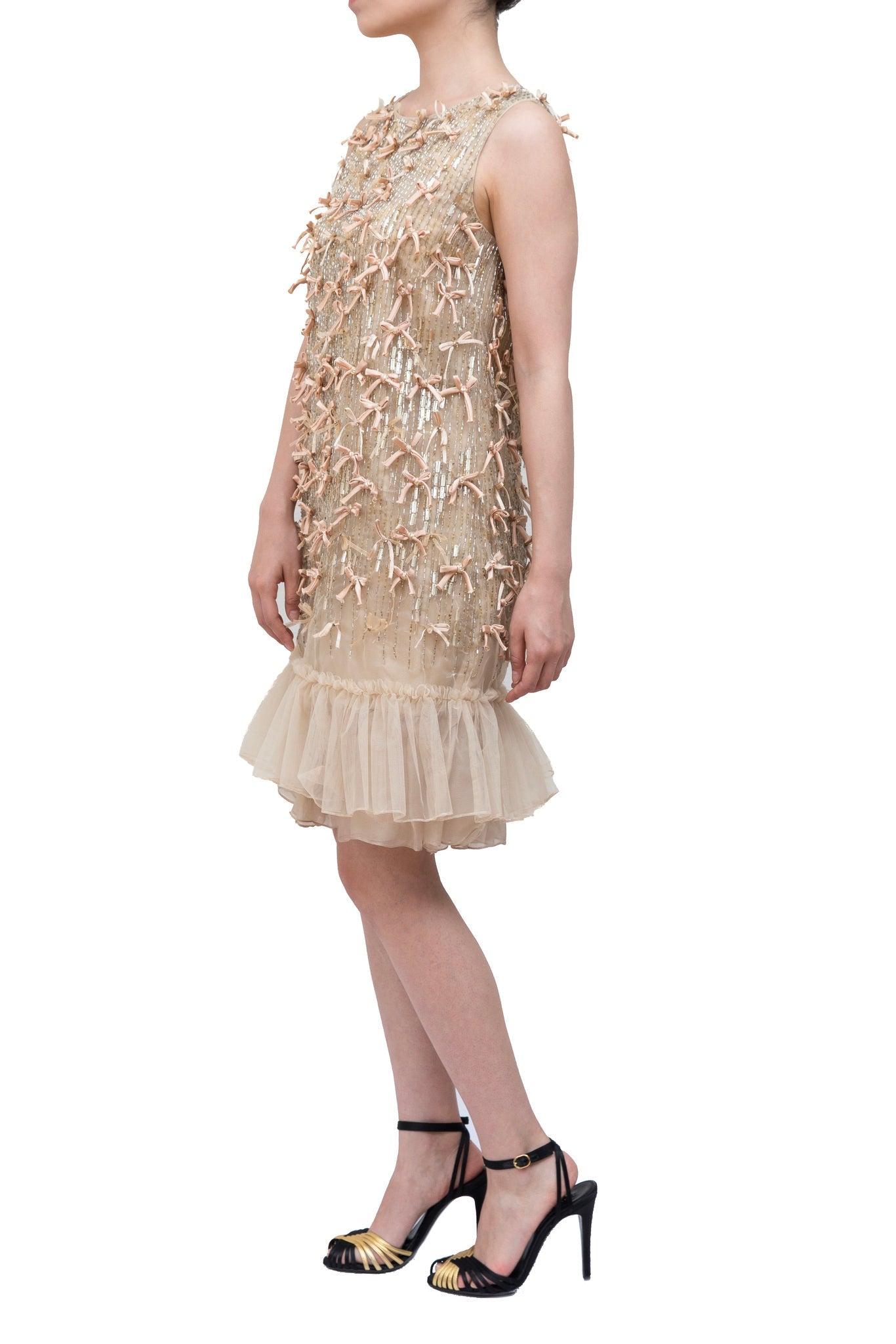 レッド ヴァレンティノ レンタルドレス｜ベージュのひざ丈ドレス