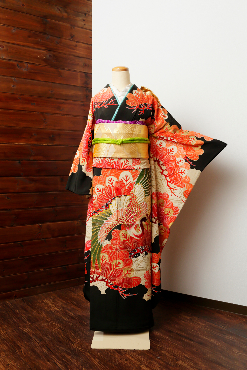 71 アンティーク 黒地／波に松と鶴 - 円居の着物レンタル－東京・日本橋