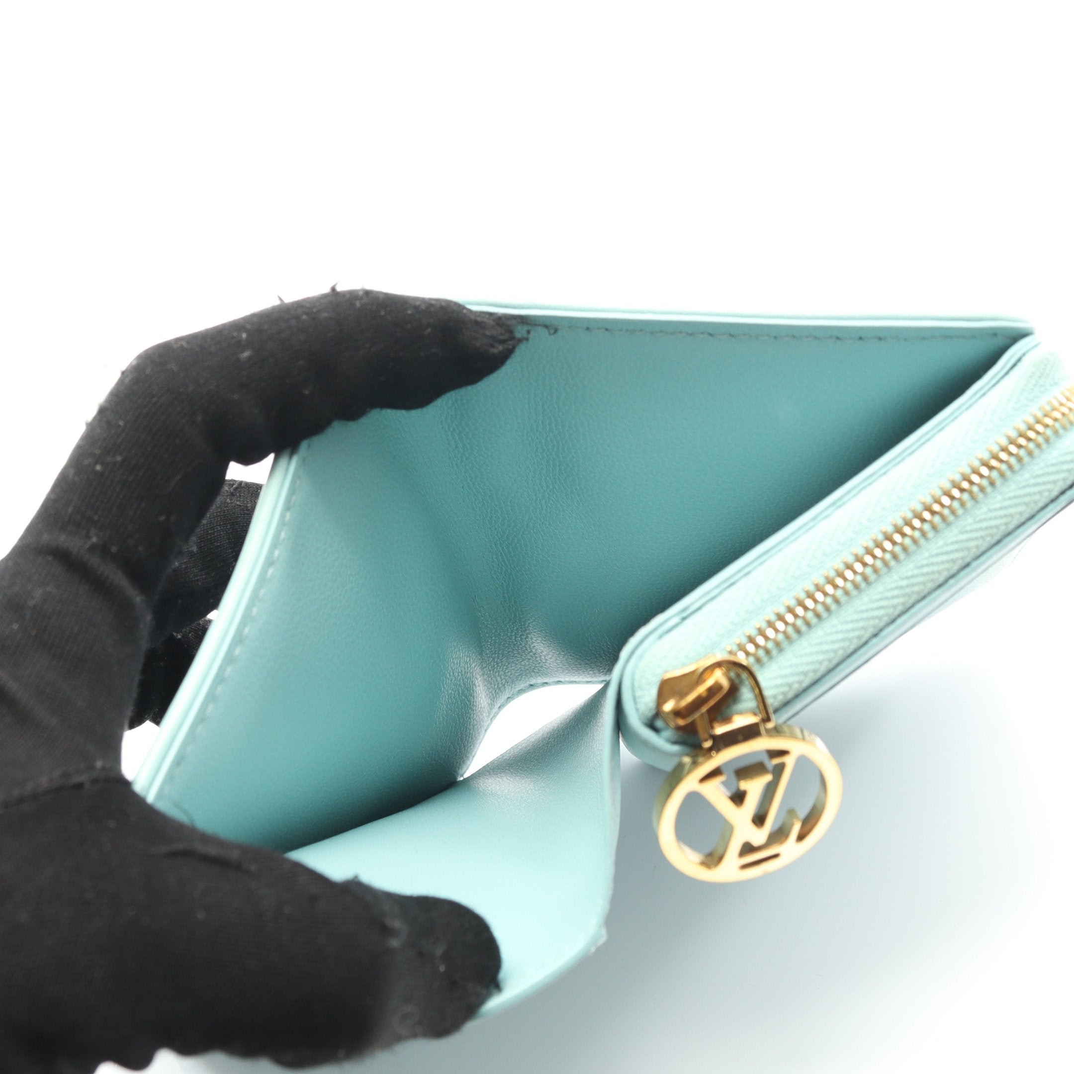 ポルトフォイユ ルー モノグラムエンボス 二つ折り財布 レザー