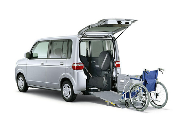 ホンダ『ザッツ』に車いす仕様を追加 | レスポンス（Response.jp）