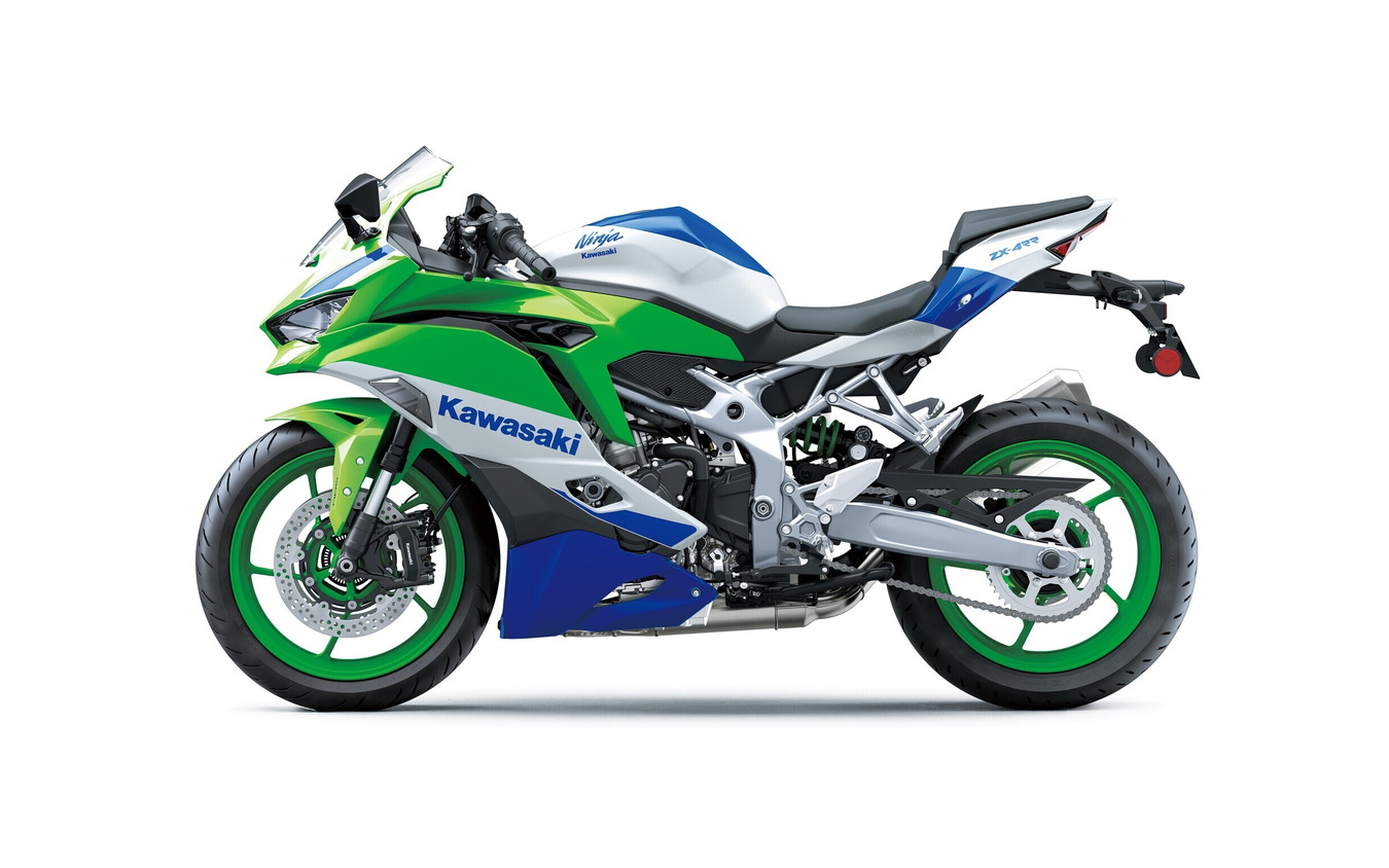 ファミマ色」の『Ninja ZX-4RR』が当たる！ ファミマがカワサキに協賛