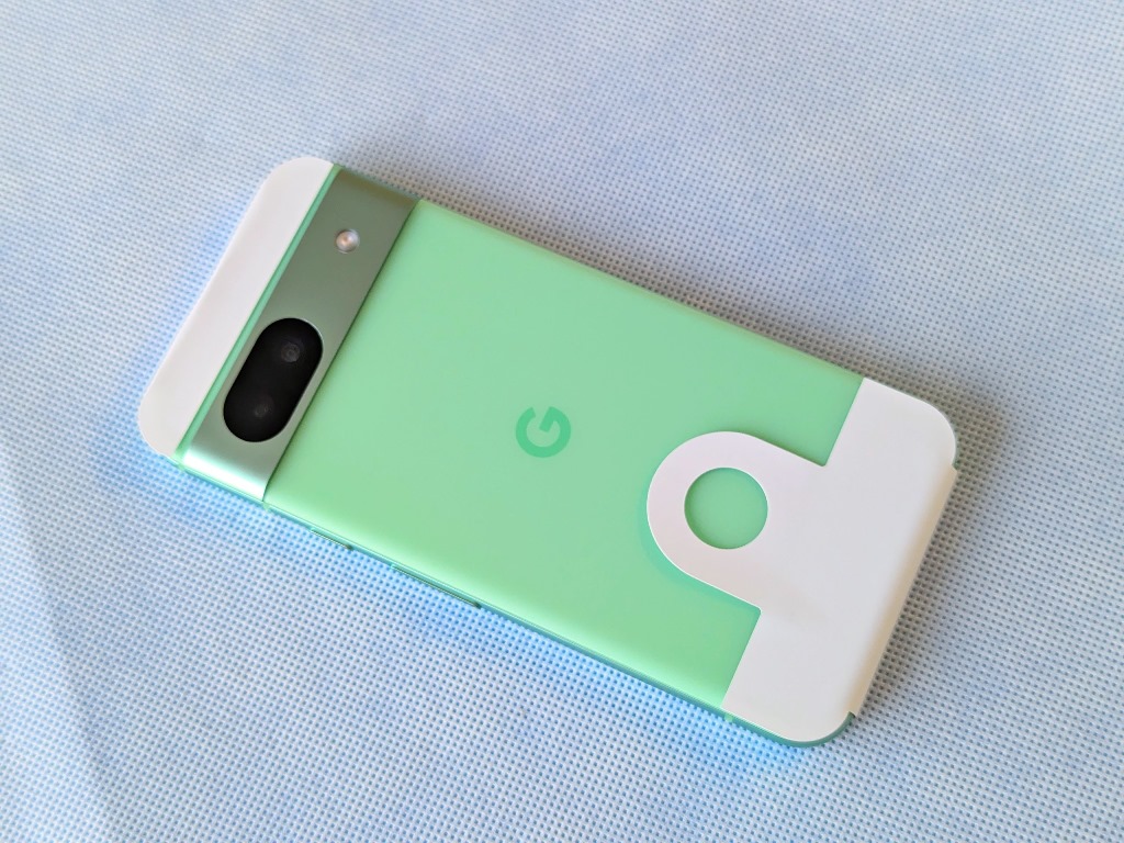 速報】Google Pixel 8a 開封レビュー！Google Pixel 7 との外観比較も