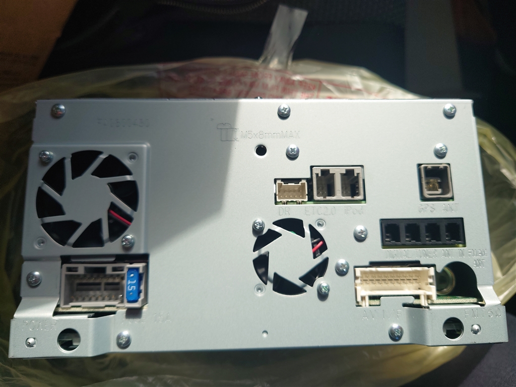 価格.com - 『さみしい背面』パナソニック ストラーダ CN-HE01D かわし