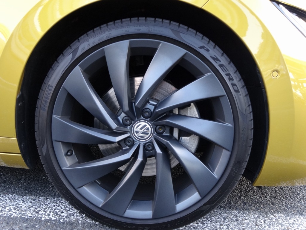 価格.com - 『245／35R20の大口径ホイール＆タイヤを純正装備