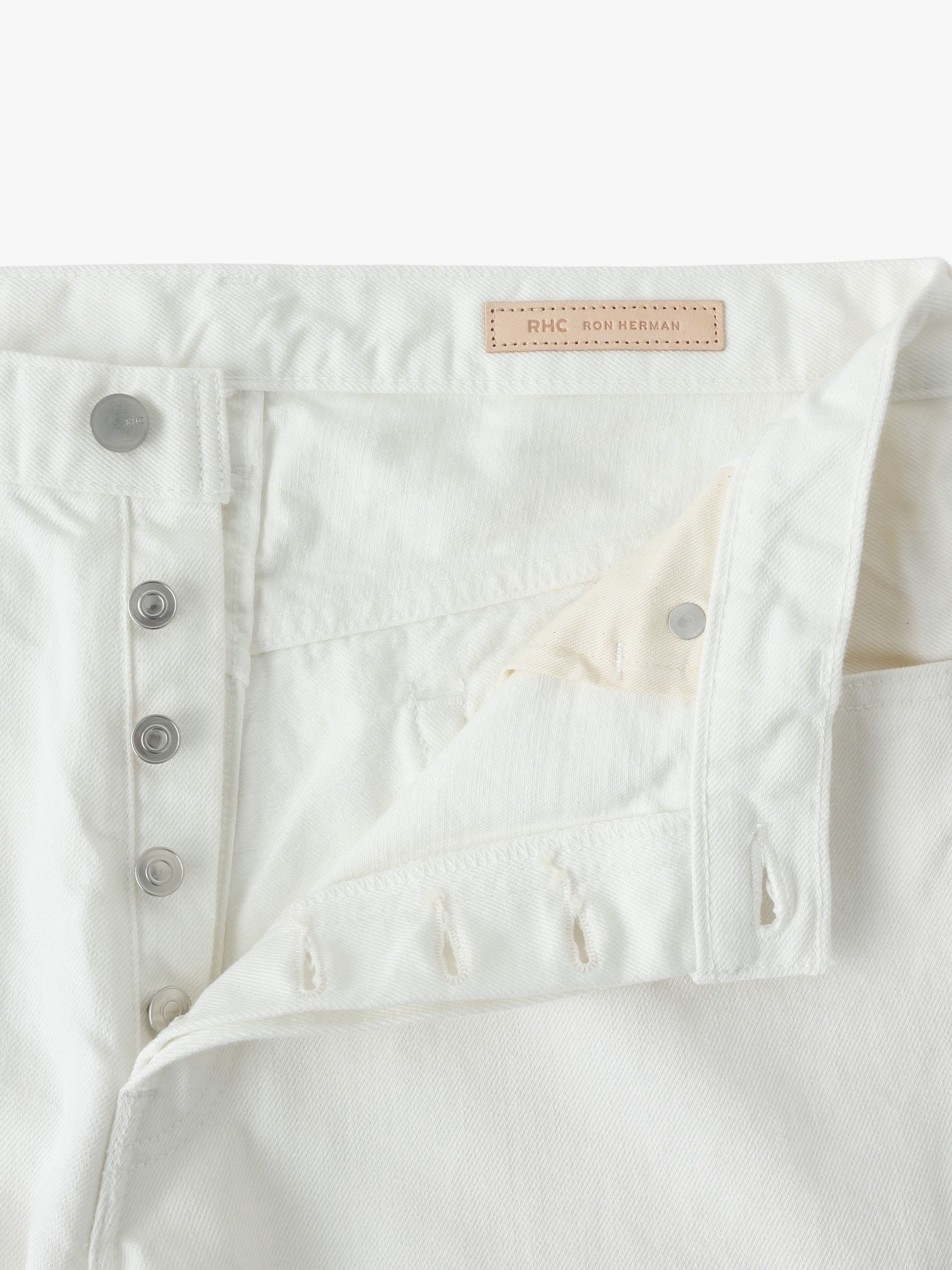 クラーク ストレートフィット ホワイト デニムパンツ｜RHC(アール