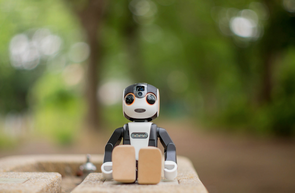 26歳の私が20万円もする「ロボホン」を購入した理由 | ロボスタ