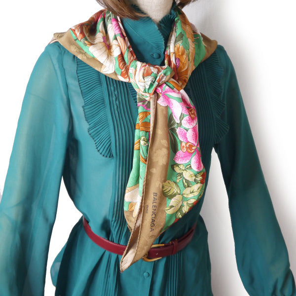 Balenciaga フラワー柄 大判シルクスカーフ（ゴールド系） – Vintage