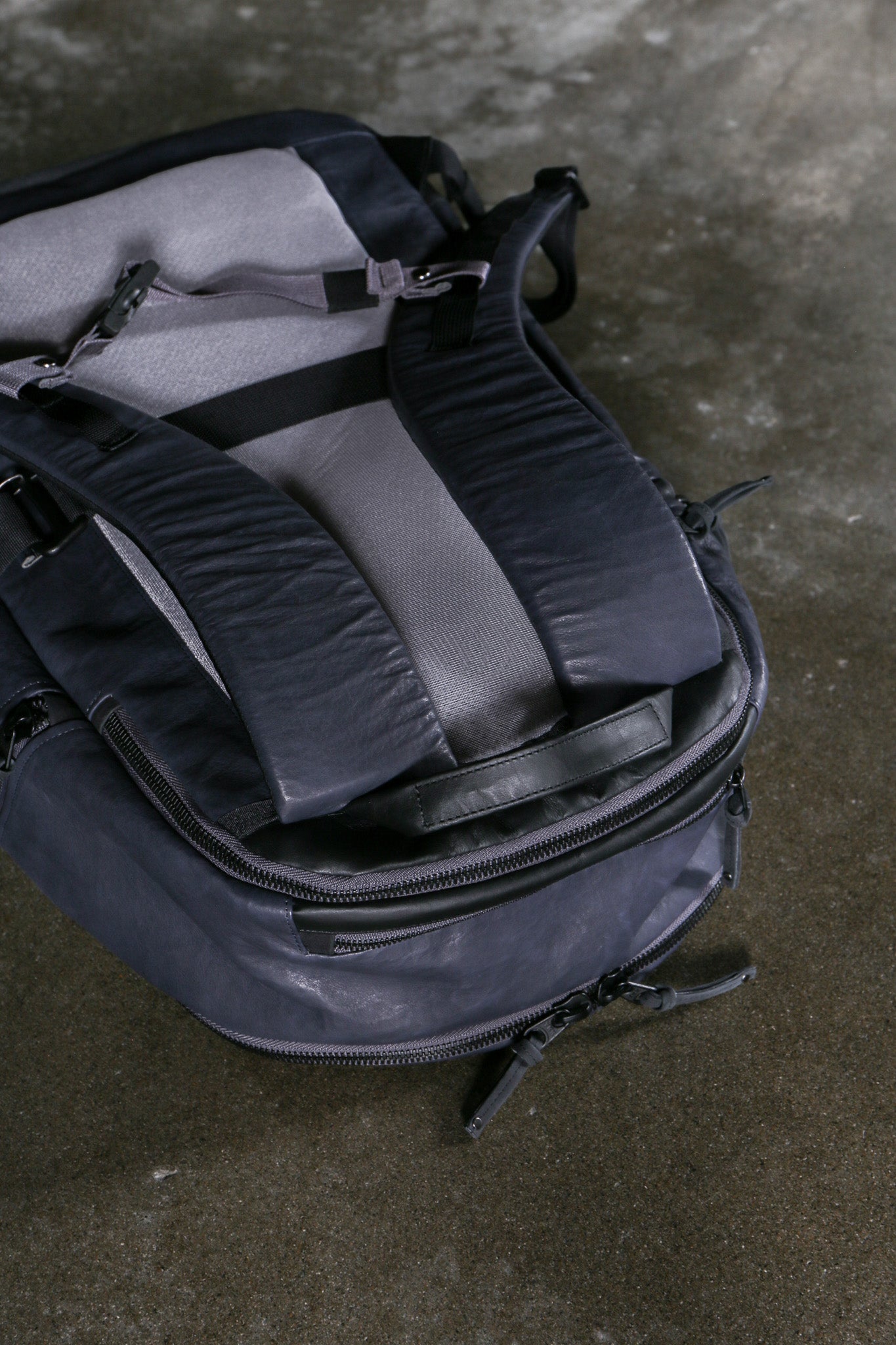 rofmia × Carryology Daypack V2 L #Navy