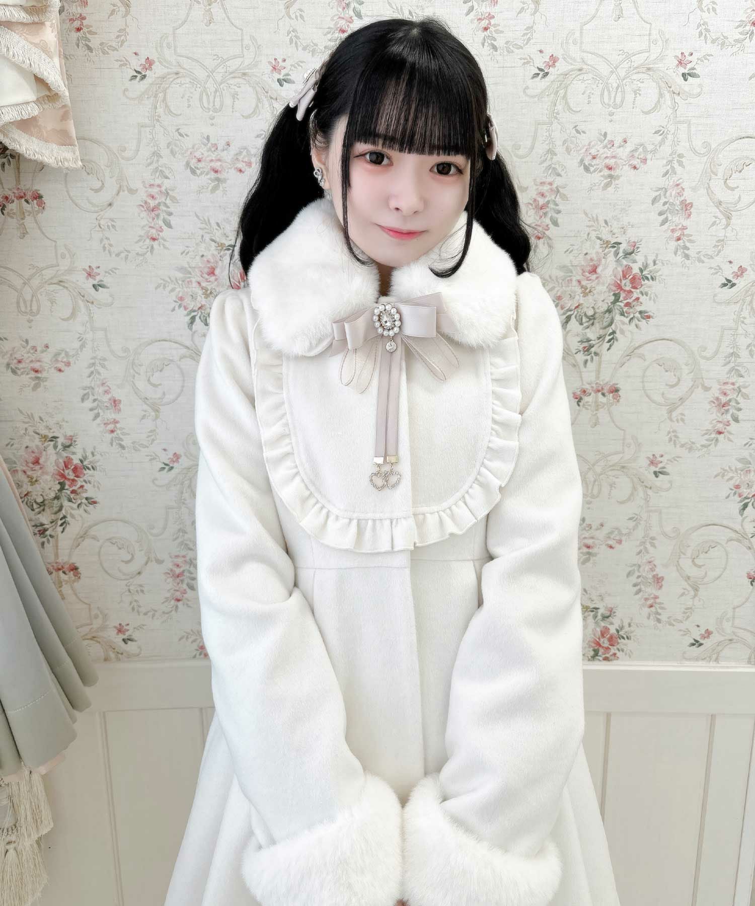 ブローチ付ドーリーコート | Rlab store