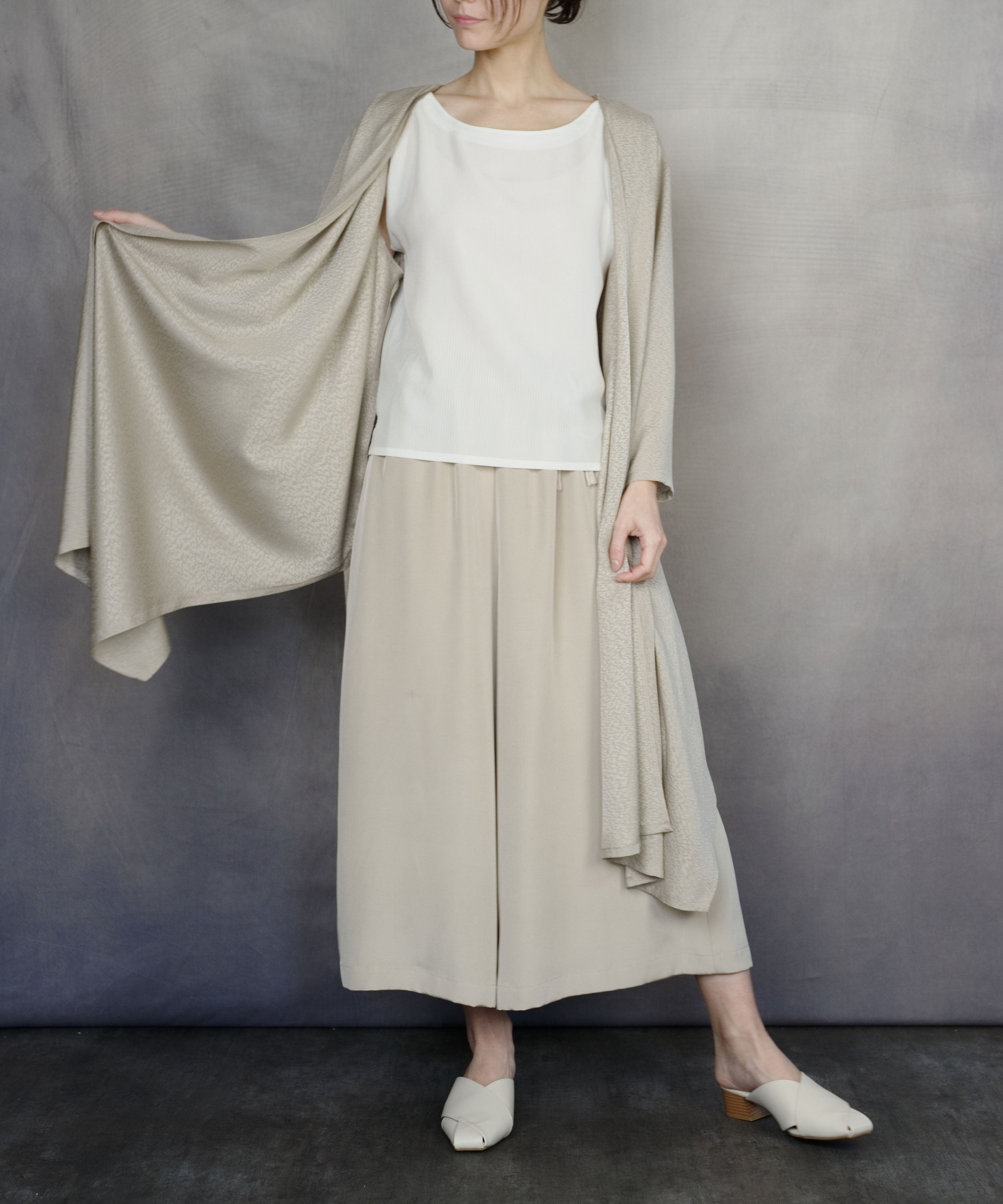 シルクのロングカーディガン
