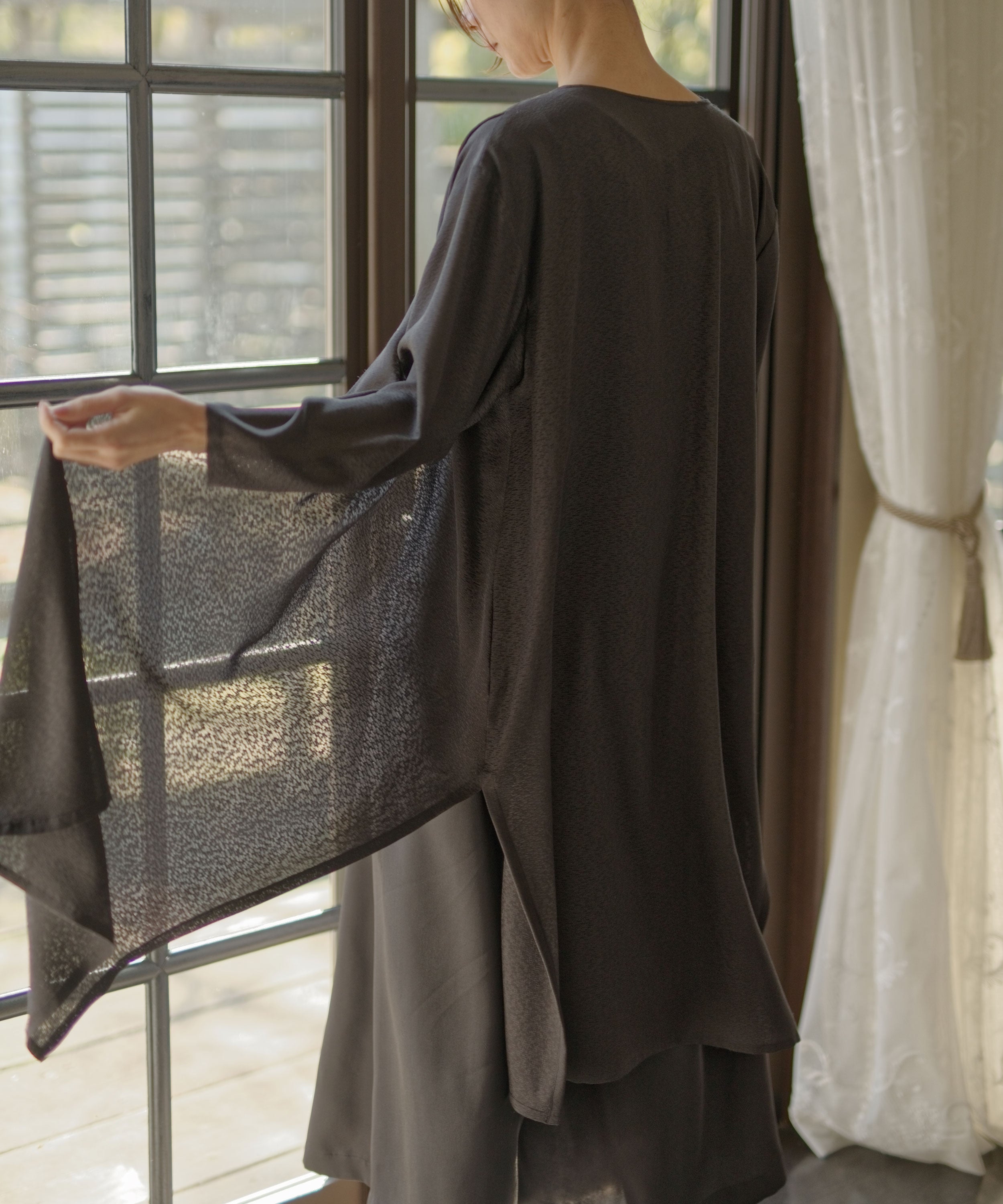 シルクのロングカーディガン