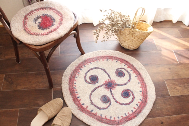 ノスタルジックなイランのフェルトラグ】ナマッド（円・大） N003