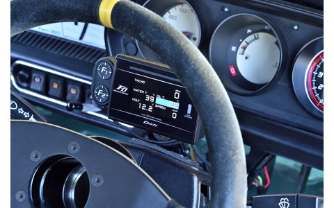 サーキット走行の強い味方・Defiメーターの最新モデル「ADVANCE FD」が