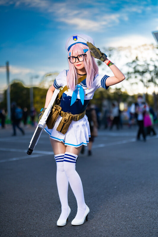 コスプレ】勝利の女神は背中で魅せる！ 「NIKKE」ネオンのかわいすぎる