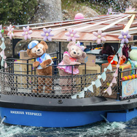 ディズニー】ダッフィー＆フレンズ20周年を記念したボストンバックが