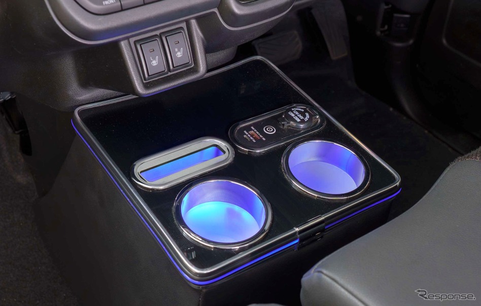 スズキ『スペーシア』専用コンソールボックス登場、純正のような