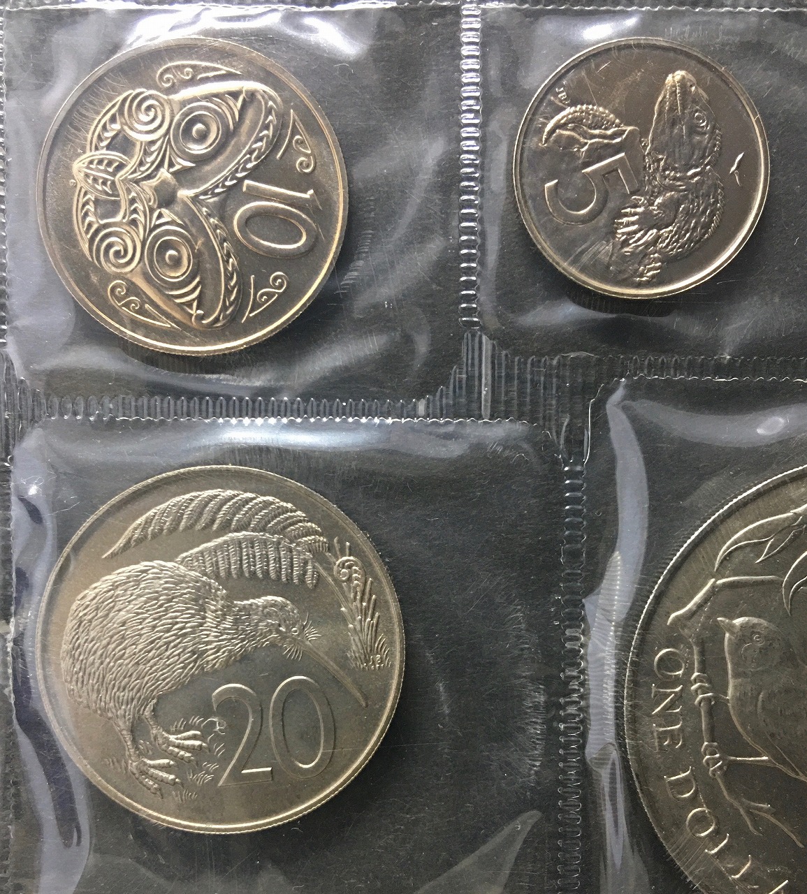 ニュージーランド 1980年銘ミント貨幣セット アルバム入り未使用7枚