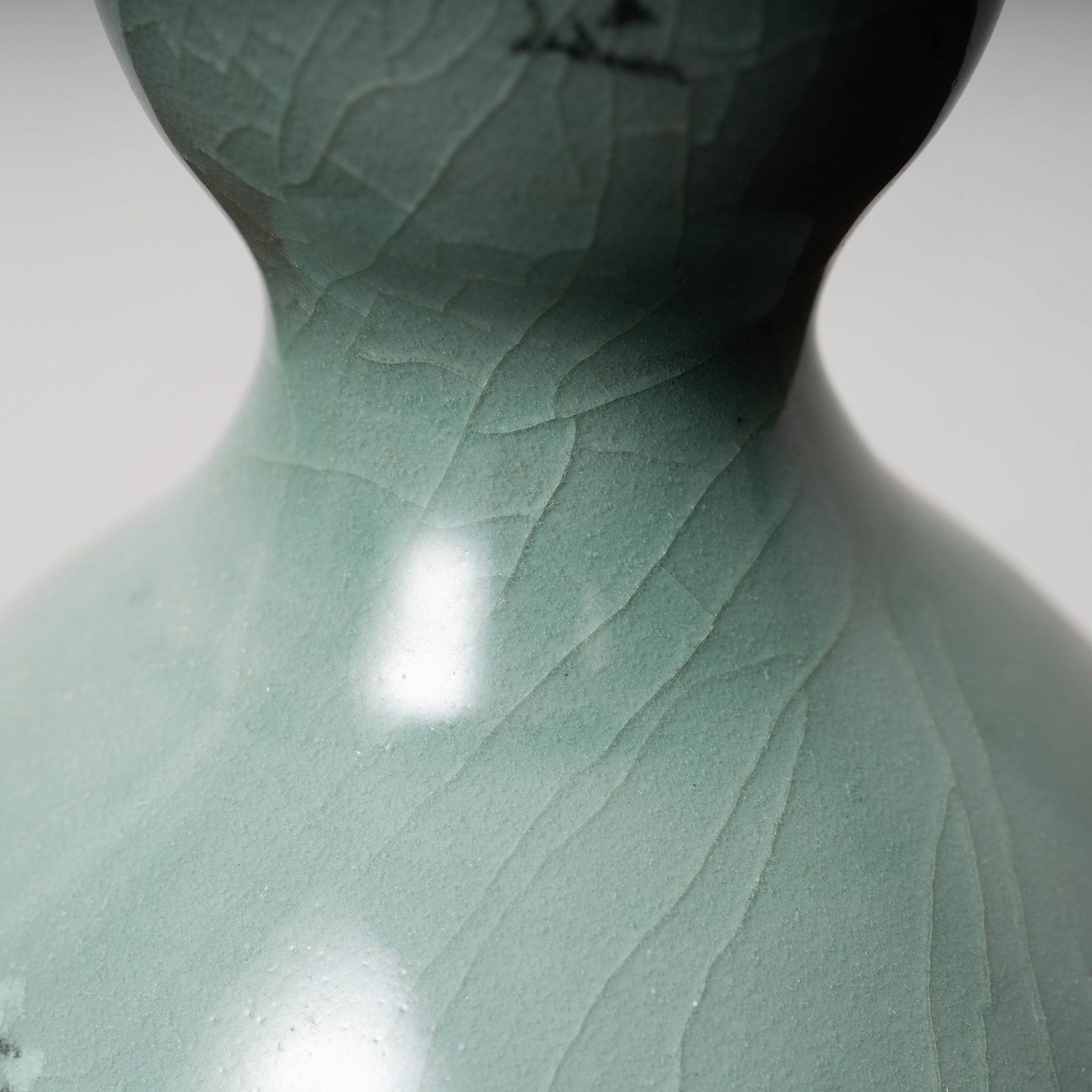 高麗 青磁象嵌菊花文瓢形瓶 – 燦禾 SANKA