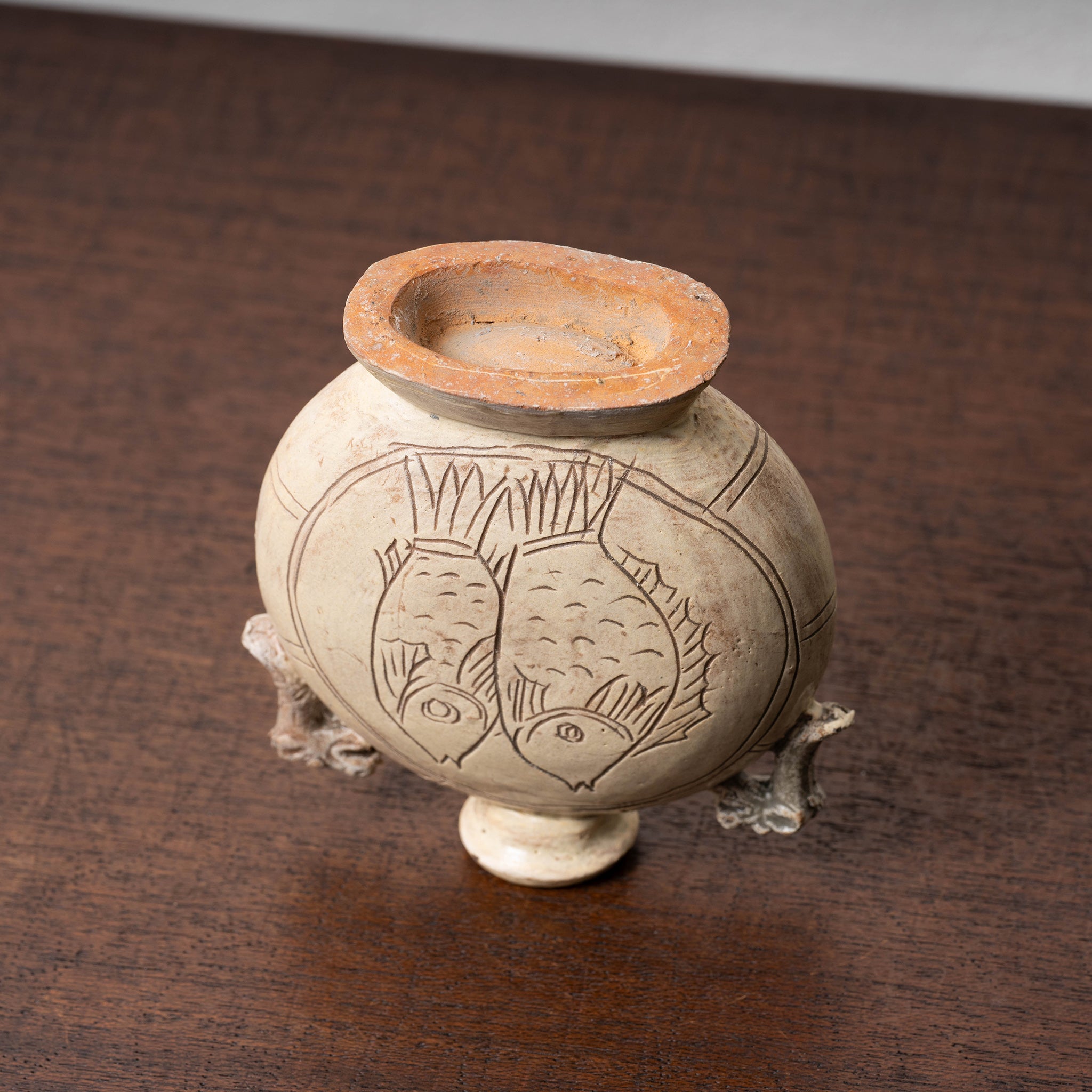 李朝 粉青沙器剥地魚文扁壺 – 燦禾 SANKA