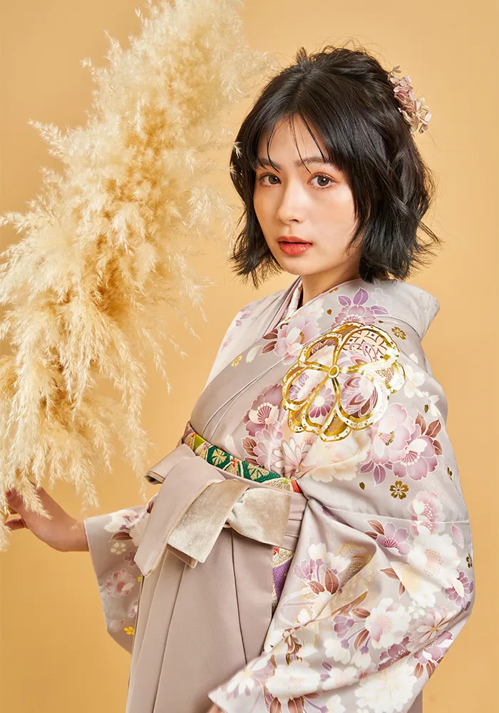 着物】グレージュ金彩ブーケ| 宅配ネットレンタルさがの館