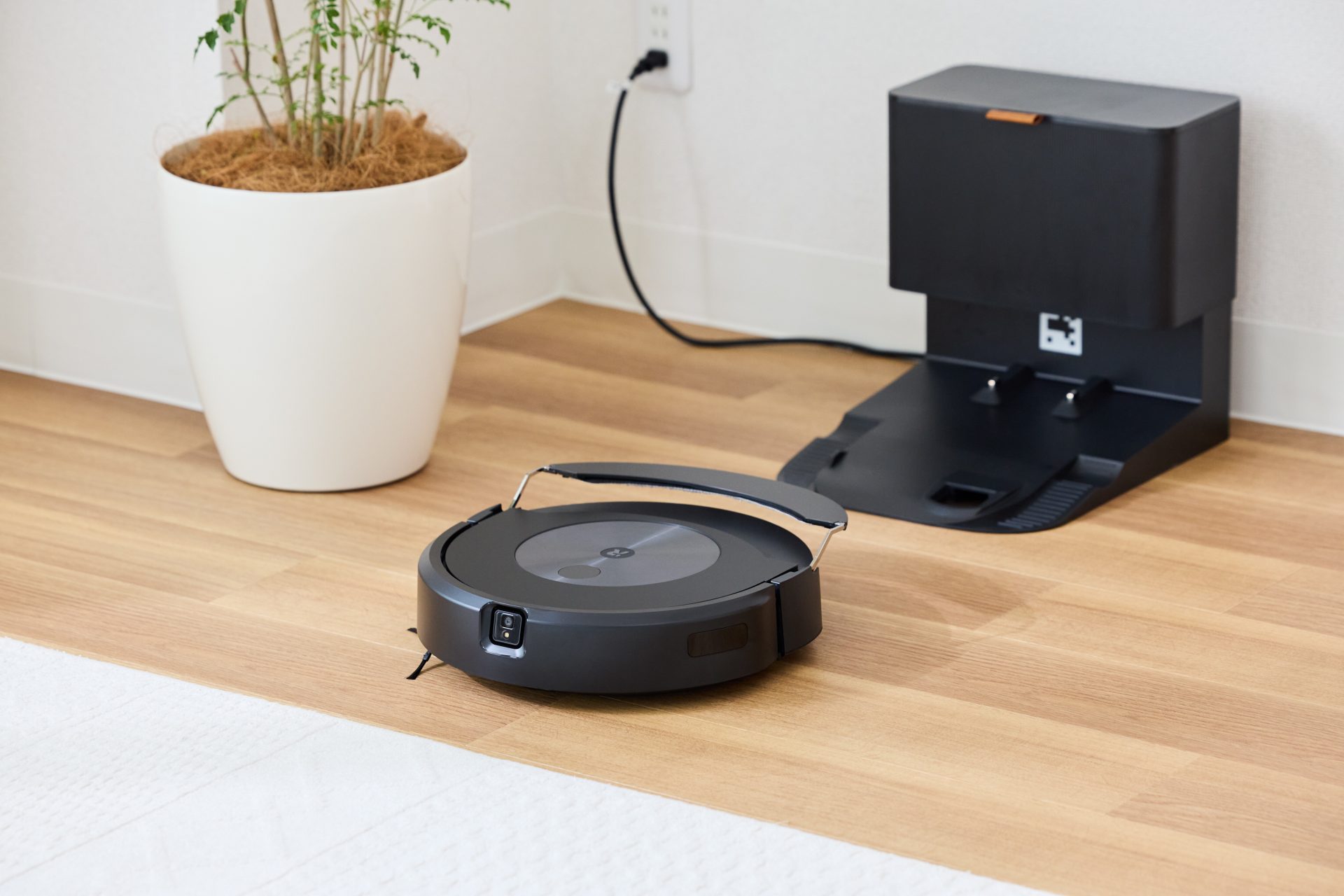 水拭きもできる、ルンバの新発明。カーペットを濡らさないアイロボット