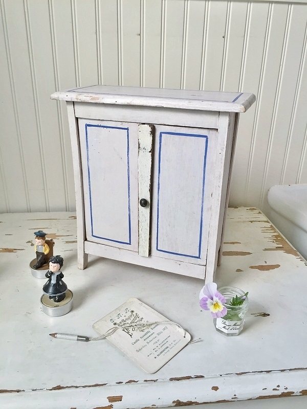 フランスドールキャビネットはかわいいアンティークネットショップ