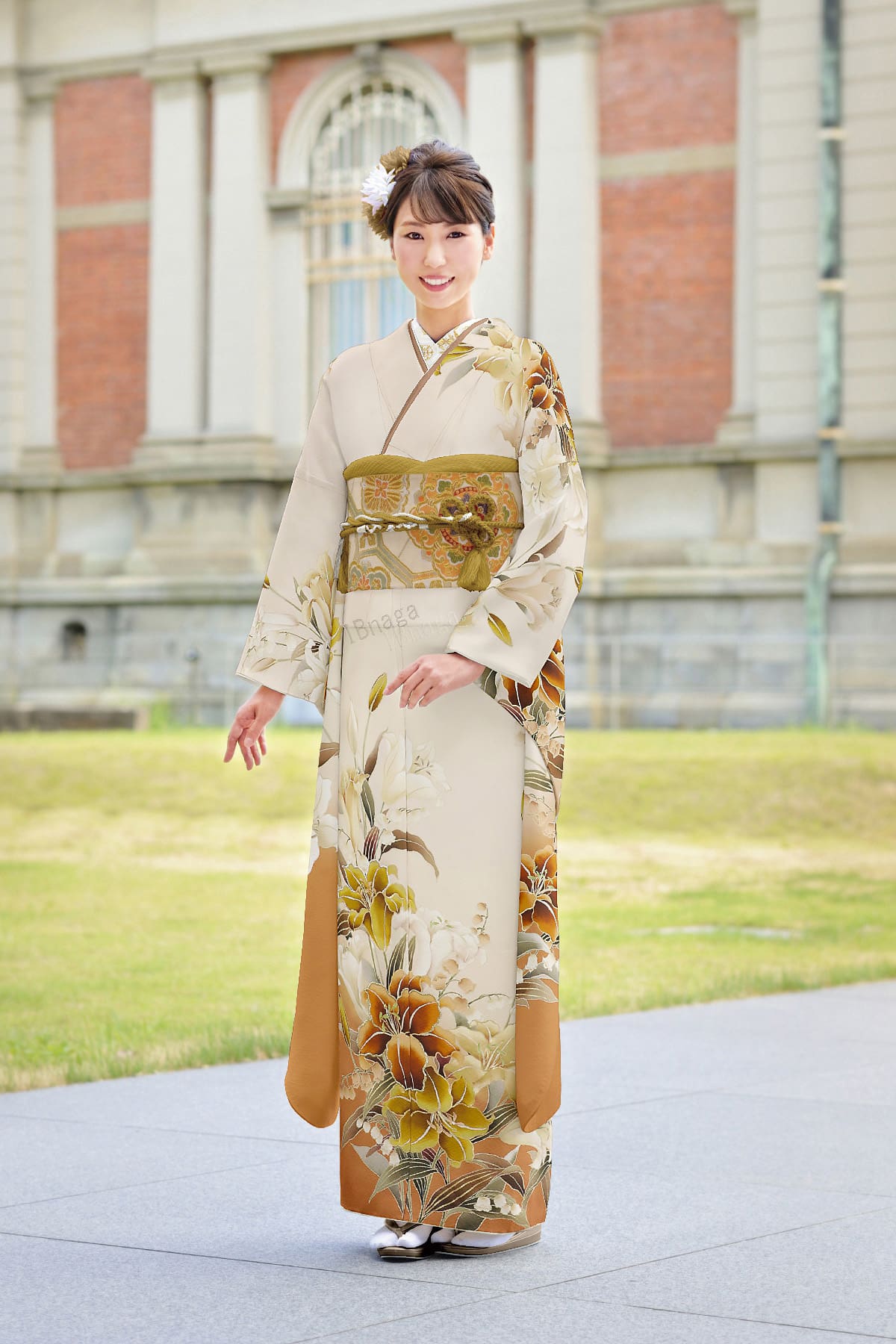 アイボリー地にオレンジ花柄・金彩帯の上品な成人式振袖（帯付き）