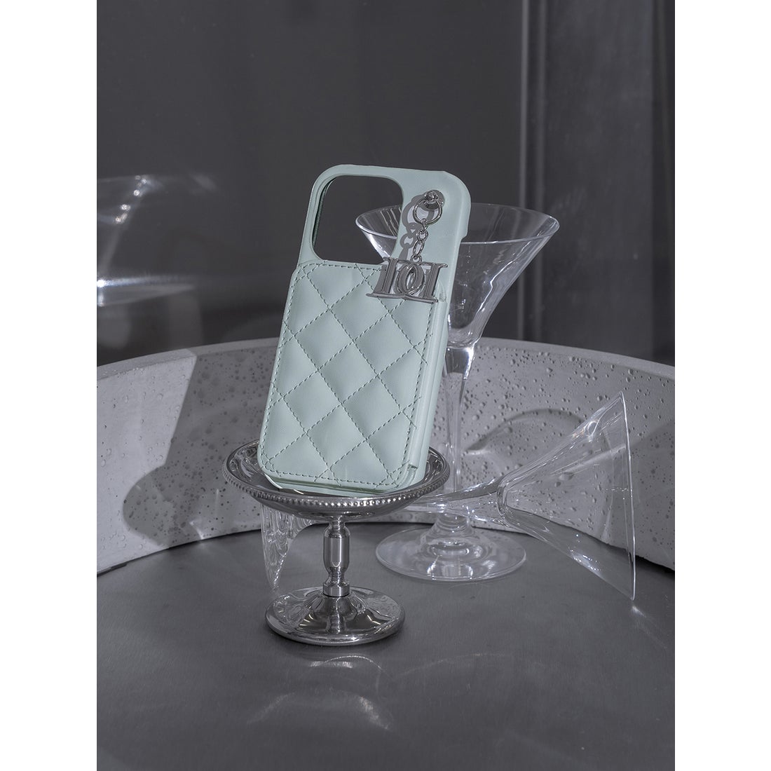 ダーリッチ キルティングミラーDDチャーム iPhoneケース16proブラック