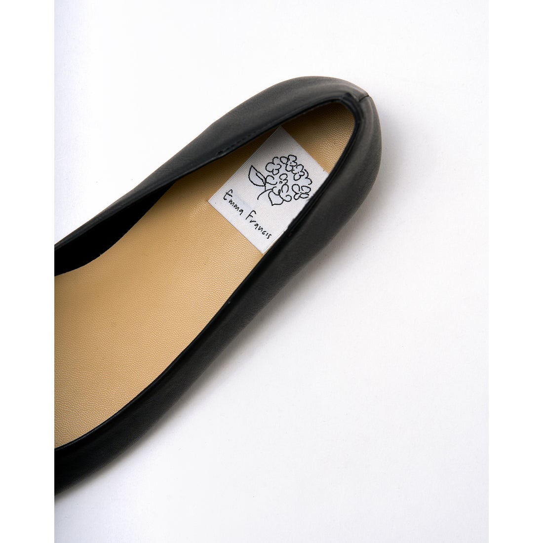 ゴールドプレート 2cmヒール パンプス （ブラック スムース） -Emma